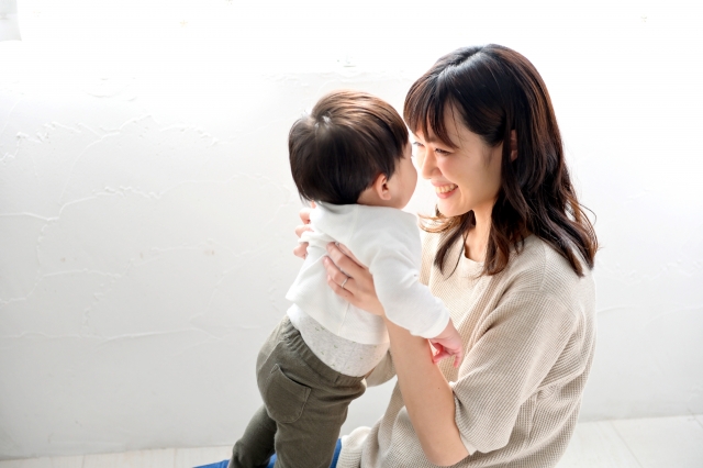 赤ちゃんの「人見知り」はいつまで続く？その原因と乗り越え方