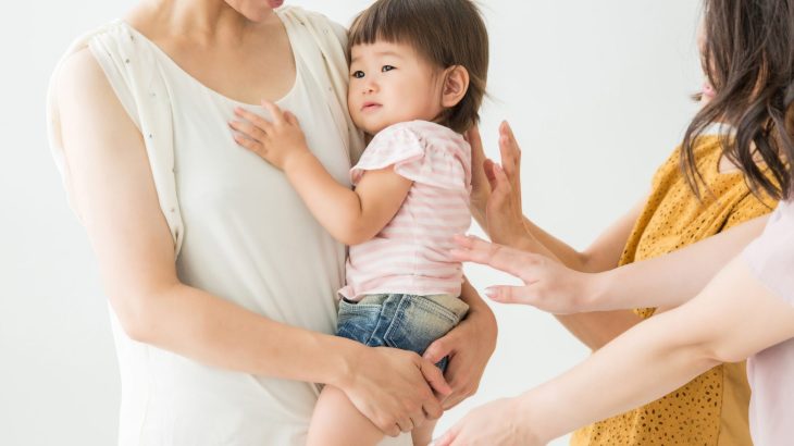 赤ちゃんの場所見知りとは？その原因と対応方法