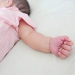 赤ちゃんと夏のエアコン使用方法：快適な室温管理のポイント