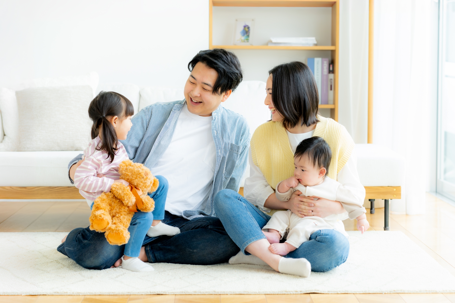 子どもが人見知りをしない年齢別の特徴と親の接し方