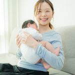 添い乳のメリットとデメリット、方法を詳しく解説