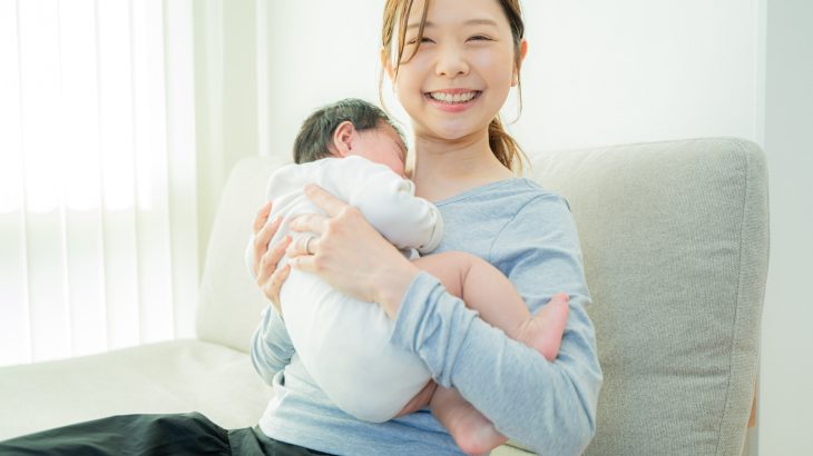 添い乳のメリットとデメリット、方法を詳しく解説