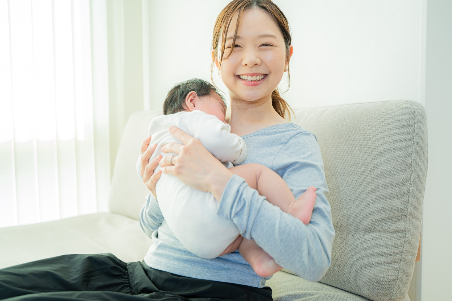 添い乳のメリットとデメリット、方法を詳しく解説