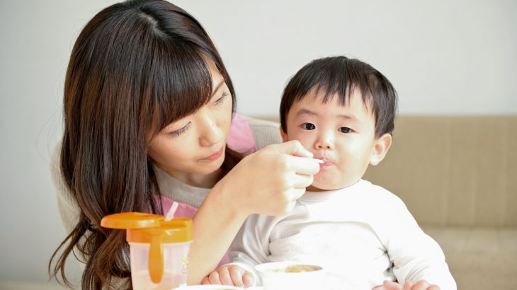 初めての離乳食！0歳～1歳の進め方とポイント