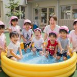 保育園の水遊びとプール遊び：夏の成長を促す活動