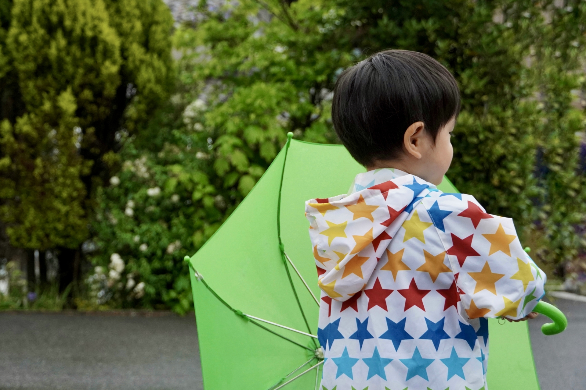 【先輩ママパパ直伝】雨の日の保育園送迎がしんどい！自転車・徒歩別の対策から神グッズまで徹底解説