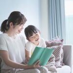 赤ちゃんに絵本はいつから？読み聞かせの始めどきとその効果