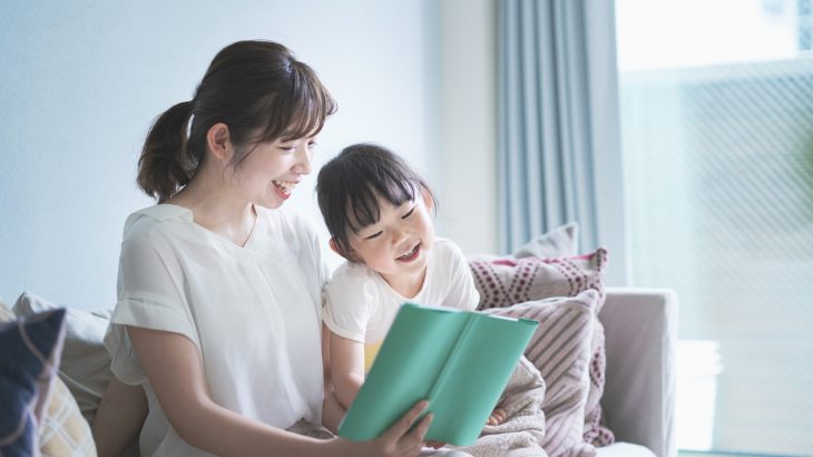 赤ちゃんに絵本はいつから？読み聞かせの始めどきとその効果