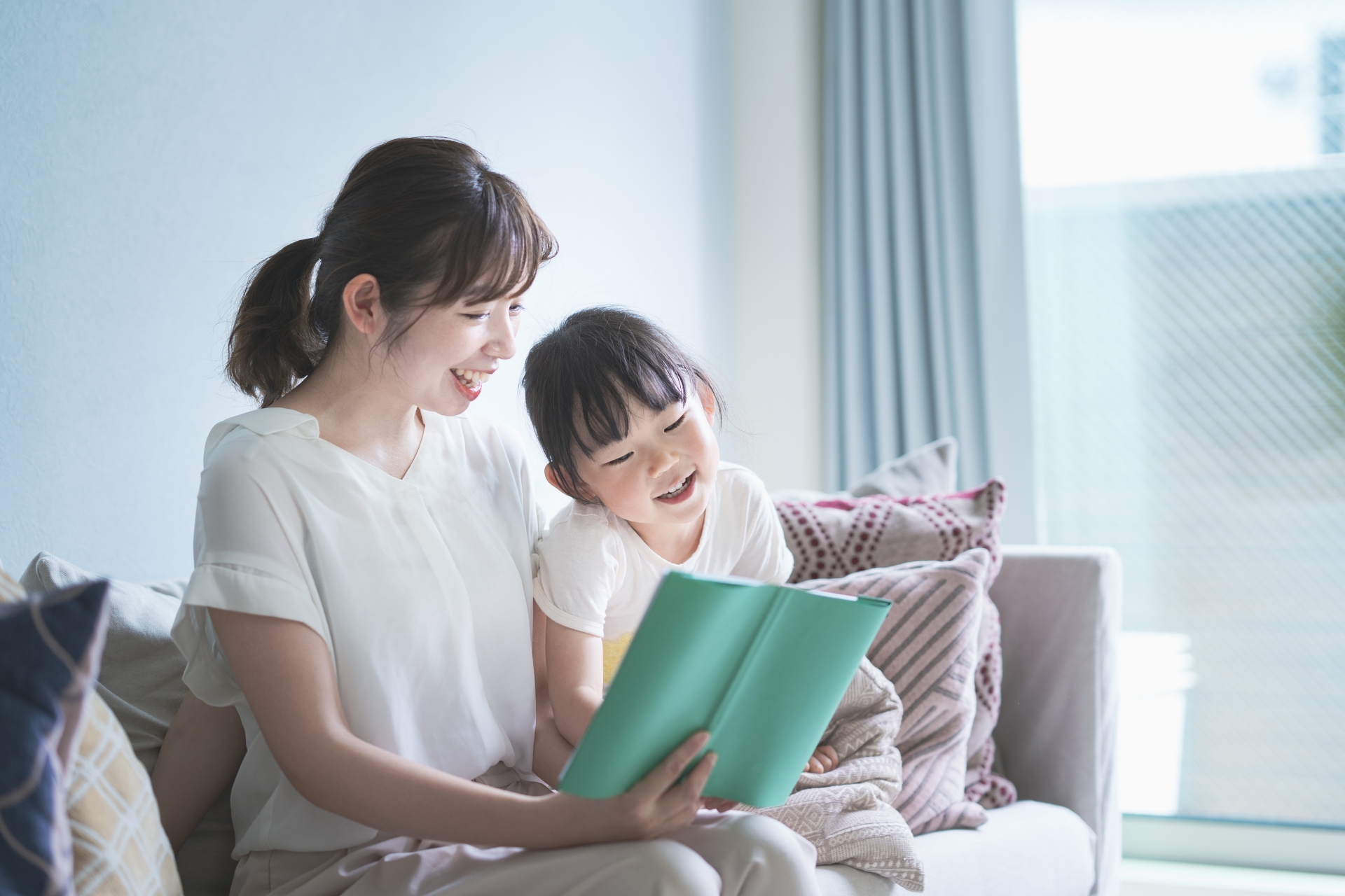 赤ちゃんに絵本はいつから？読み聞かせの始めどきとその効果