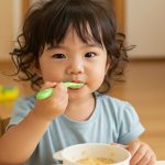 【初めての方向け】スプーンの持ち方練習はいつから？発達に合わせた3ステップを徹底解説
