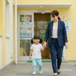 【2歳からの保育園デビュー】集団生活の慣れ方完全ガイド！人見知り・友達作りの不安が楽しみに変わる5つのステップ
