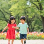 【保活の疑問を解決】認定こども園とは？保育園・幼稚園との違いを一覧表で徹底比較！後悔しない選び方を解説