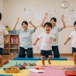 【保育園選びのヒントに】リトミックのメリットとは？効果やデメリット、いつから始めるべきかを徹底解説